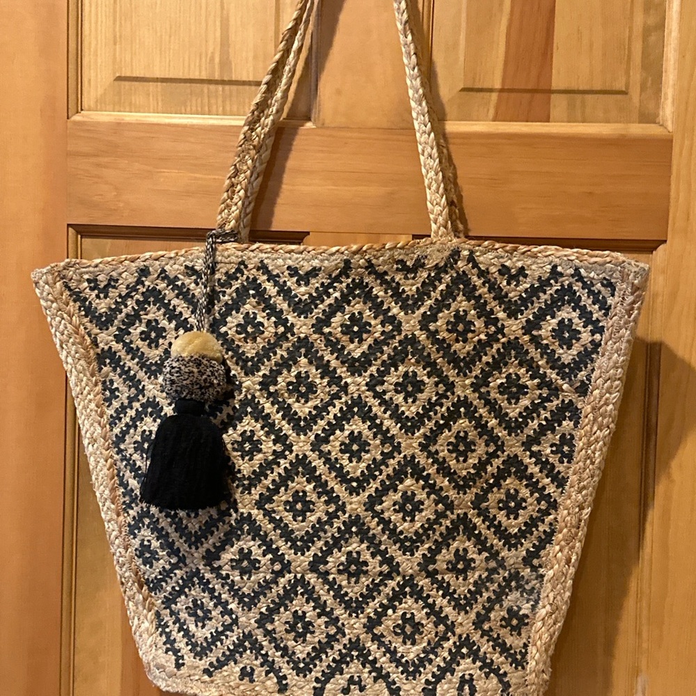A&B America & Beyond Jute Tote Bag Boho Black Natural Woven Beach Market Tassel